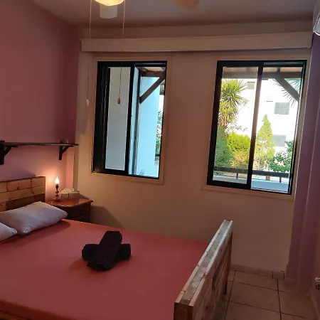 Lovely 1-bed Palm Garden House In Perivolialarnaka Appartamento