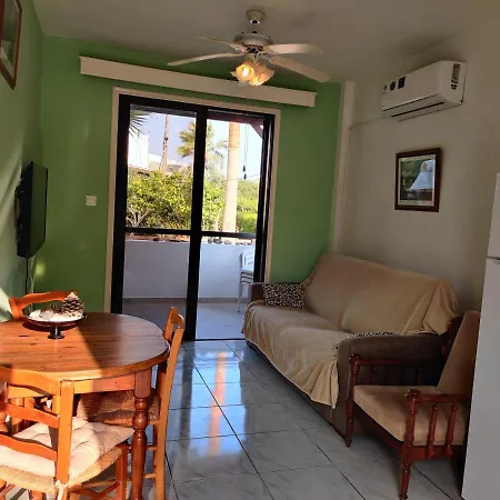 Appartamento Lovely 1-bed Palm Garden House In Perivolialarnaka Larnaca