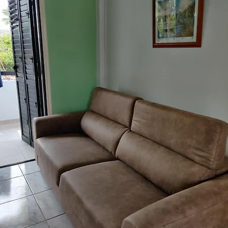 Lovely 1-bed Palm Garden House In Perivolialarnaka لارنكا