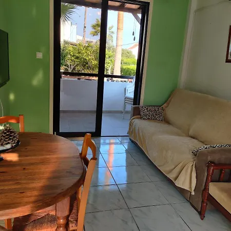 Lovely 1-bed Palm Garden House In Perivolialarnaka * Larnaca